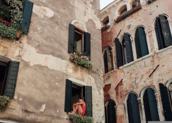 Propriétaires d&rsquo;immeubles anciens : pas d&rsquo;obligation de mise aux normes actuelles