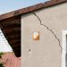 Quand les murs se rebiffent : guide des fissures dans votre maison