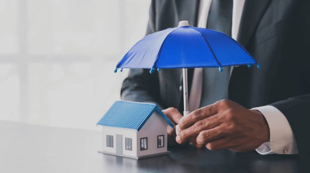 Qui doit s’occuper de l’assurance habitation ? Le match propriétaire vs locataire