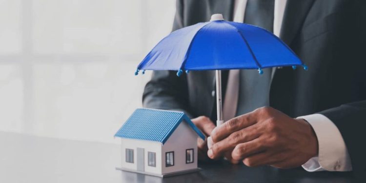 Qui doit s’occuper de l’assurance habitation ? Le match propriétaire vs locataire
