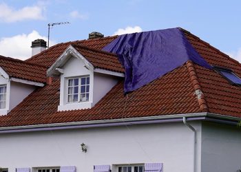 Quand la toiture fait des siennes : l&rsquo;assurance habitation à la rescousse !