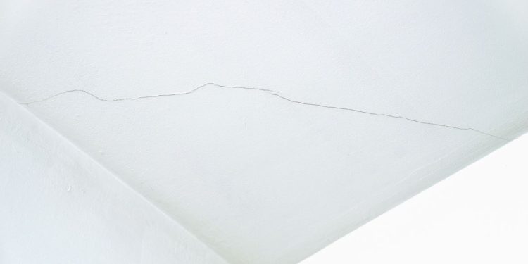 Ces fissures au plafond : quand s’inquiéter et qui paiera les réparations ?