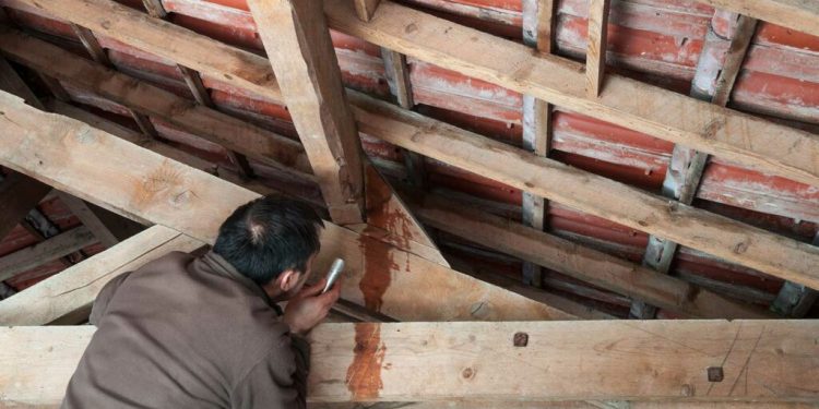 Comprendre la prise en charge de l’assurance habitation en cas de fuite de toiture