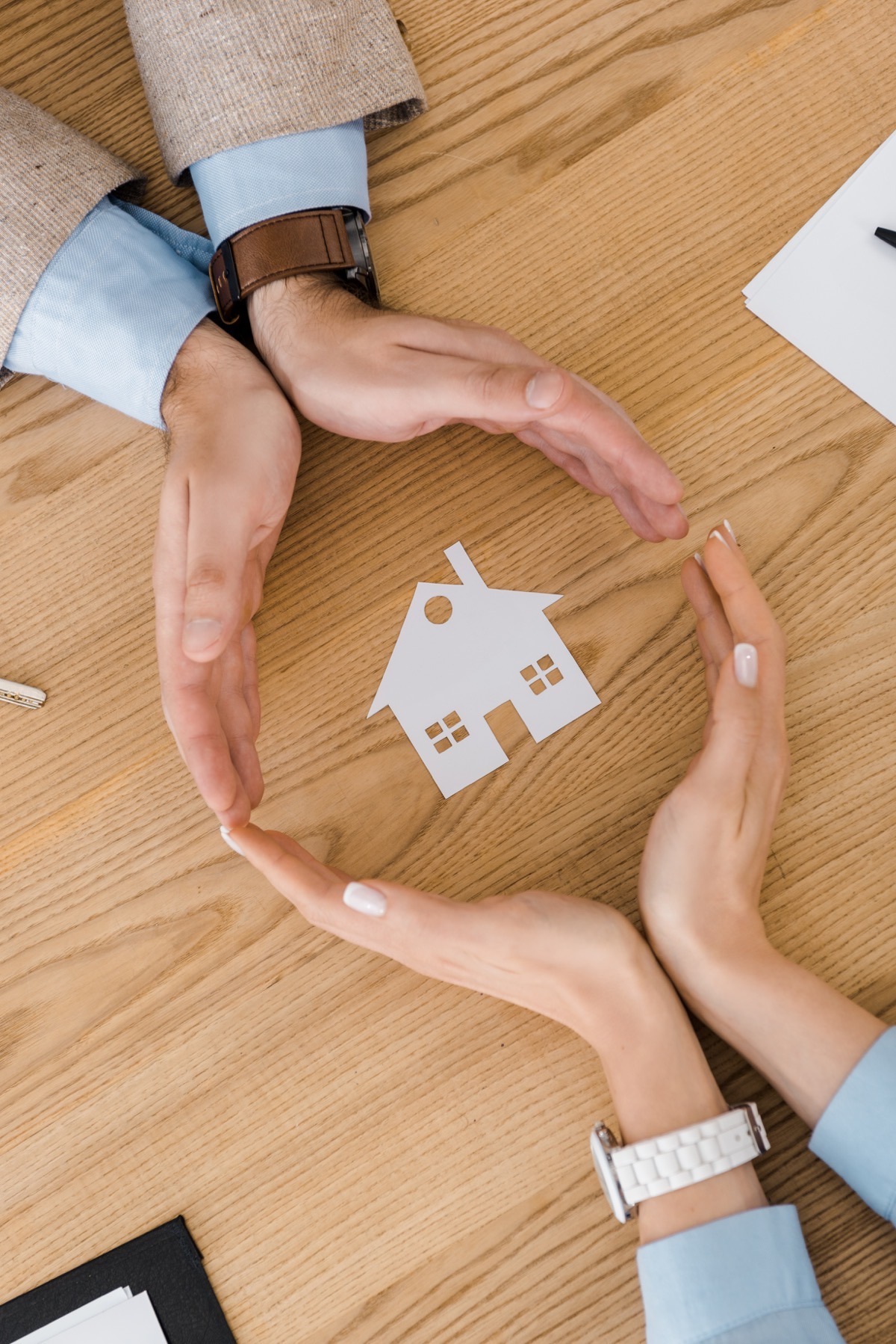 découvrez nos solutions d'assurance habitation adaptées à vos besoins. protégez votre domicile et vos biens avec des garanties complètes et un service client à votre écoute. obtenez un devis en ligne en quelques instants et assurez la sécurité de votre foyer.