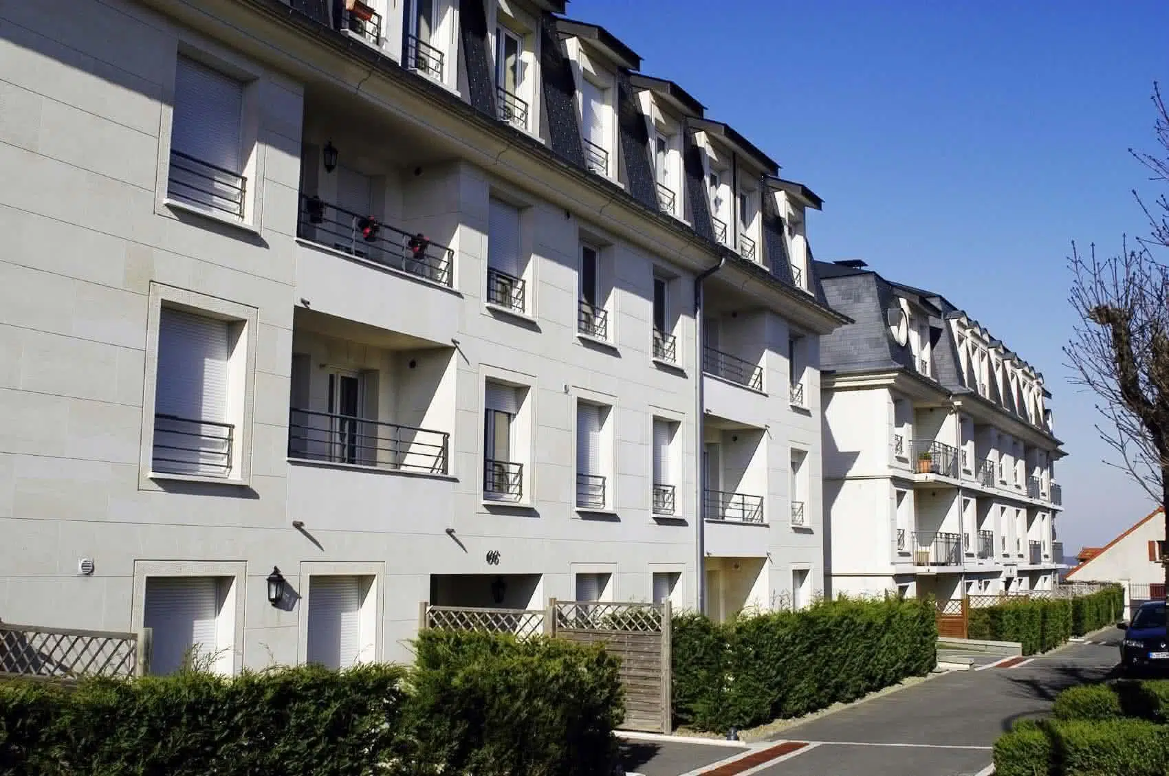 découvrez tout ce qu'il faut savoir sur le contrat d'assurance habitation : garanties, options, devis et conseils pour protéger votre logement efficacement.