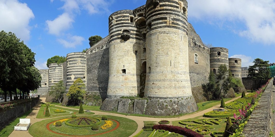 découvrez des solutions d'assurance habitation abordables à angers. protégez votre foyer tout en maîtrisant votre budget grâce à nos offres adaptées à vos besoins.