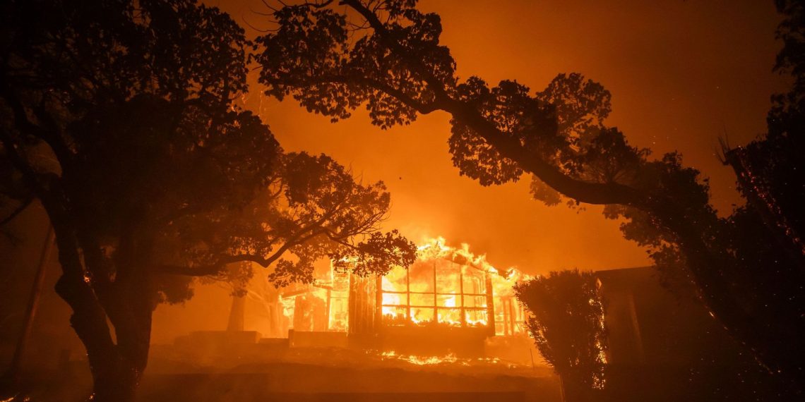 découvrez les démarches essentielles à suivre après la perte de votre maison suite à un incendie à los angeles. obtenez des conseils pratiques sur la gestion des sinistres, le soutien communautaire et les ressources disponibles pour reconstruire votre vie après cette tragédie.