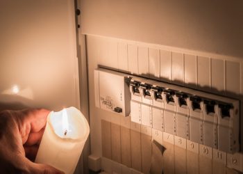 découvrez comment gérer une coupure d'électricité en hiver causée par un compteur défaillant et les démarches à suivre pour rétablir rapidement votre service.