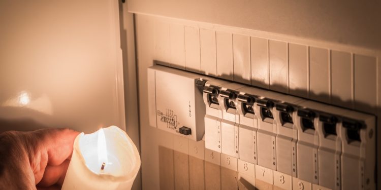 découvrez comment gérer une coupure d'électricité en hiver causée par un compteur défaillant et les démarches à suivre pour rétablir rapidement votre service.