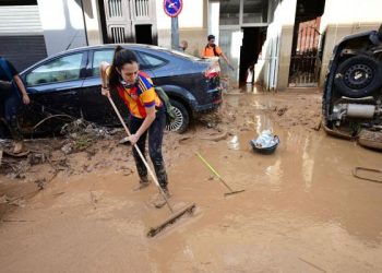découvrez les défis majeurs auxquels les sinistrés font face lors de la reconstruction après les inondations, entre difficultés financières et obstacles pratiques.