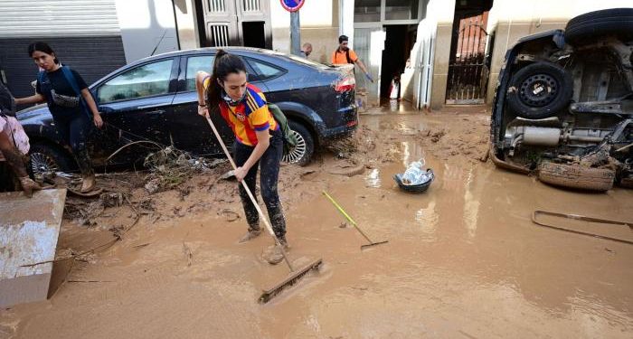 découvrez les défis majeurs auxquels les sinistrés font face lors de la reconstruction après les inondations, entre difficultés financières et obstacles pratiques.