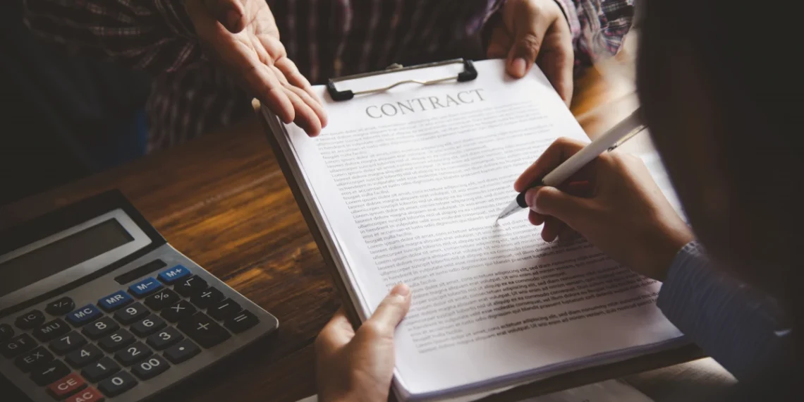 découvrez les moments clés pour réexaminer vos contrats et assurer leur adéquation avec vos besoins actuels.