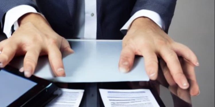 découvrez nos astuces pour optimiser votre crédit immobilier et votre assurance grâce à des techniques de négociation efficaces.