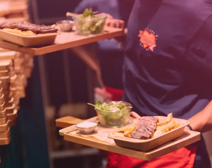 découvrez les revenus moyens d'une aide-soignante, les facteurs influençant son salaire et les opportunités d'évolution dans le secteur de la santé.