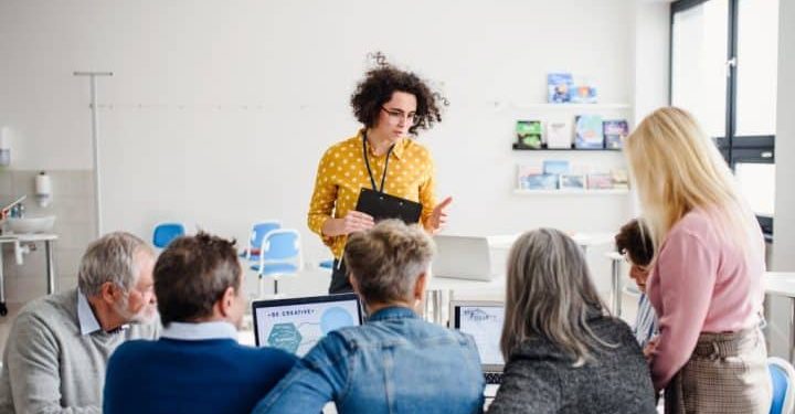 découvrez le salaire net mensuel de virginie, conductrice de train à toulouse, et obtenez un aperçu réaliste de ses revenus dans le secteur ferroviaire.