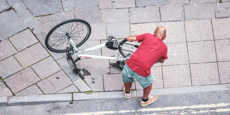 Après un accident à vélo, voici les erreurs communes à éviter absolument
