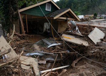 Après un incendie et un ouragan, ils font face à une facture annuelle de plus de 4.000 dollars : le lourd fardeau des catastrophes naturelles