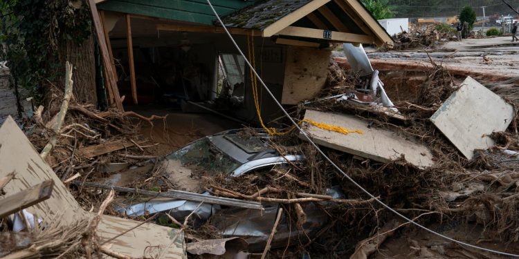 Après un incendie et un ouragan, ils font face à une facture annuelle de plus de 4.000 dollars : le lourd fardeau des catastrophes naturelles