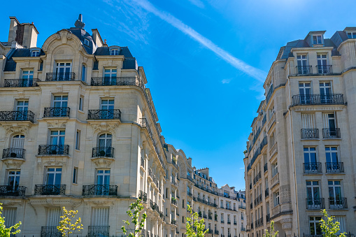 découvrez les enjeux complexes de l'immobilier lors d'un divorce et comment gérer au mieux cette étape délicate.