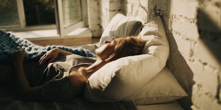Les risques méconnus de dormir la fenêtre ouverte : ce que vous devez savoir