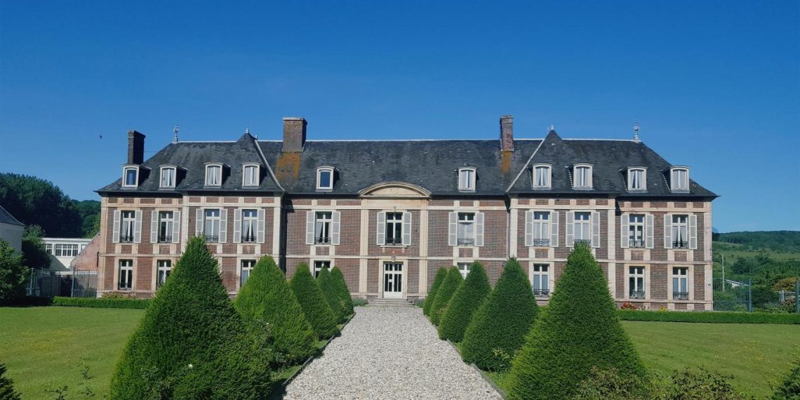 découvrez comment l'échange de maisons vous permet de vivre des vacances économiques et authentiques, en explorant de nouvelles destinations tout en profitant du confort d'un chez-vous.