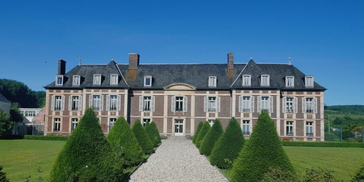 découvrez comment l'échange de maisons vous permet de vivre des vacances économiques et authentiques, en explorant de nouvelles destinations tout en profitant du confort d'un chez-vous.